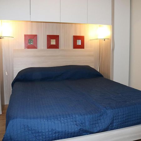 Enticing Holiday Home In Lazise With Swimming Pool Eksteriør billede