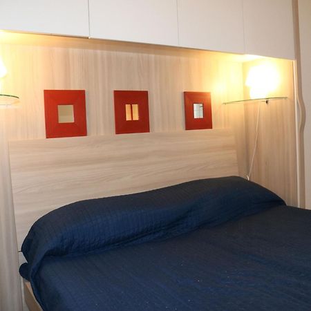 Enticing Holiday Home In Lazise With Swimming Pool Eksteriør billede