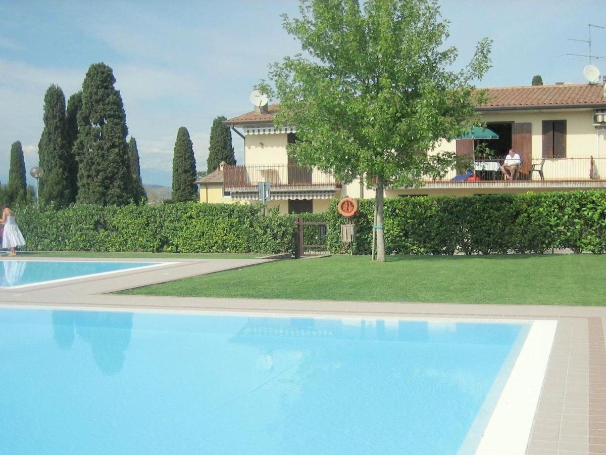 Enticing Holiday Home In Lazise With Swimming Pool Eksteriør billede