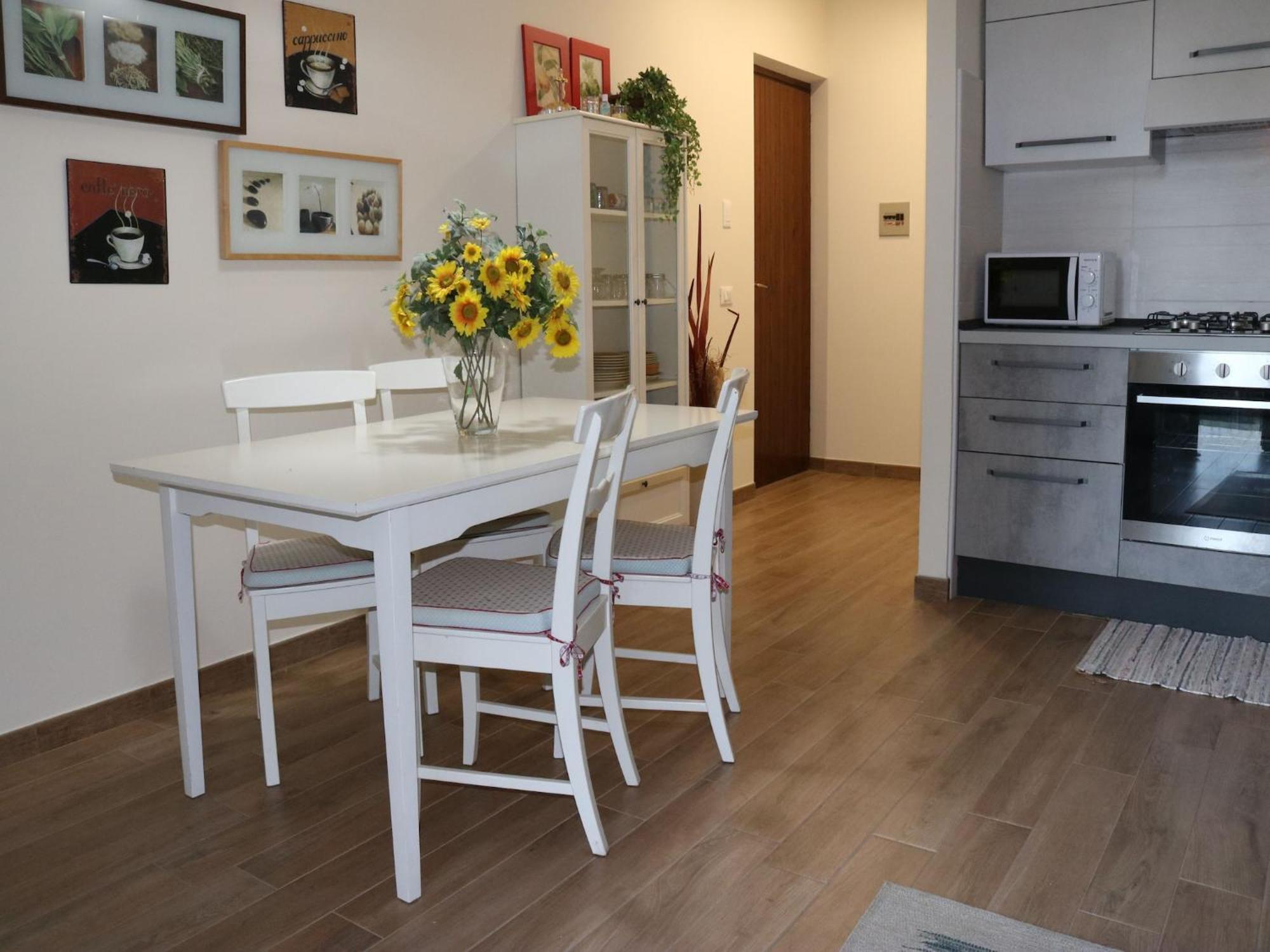 Enticing Holiday Home In Lazise With Swimming Pool Eksteriør billede