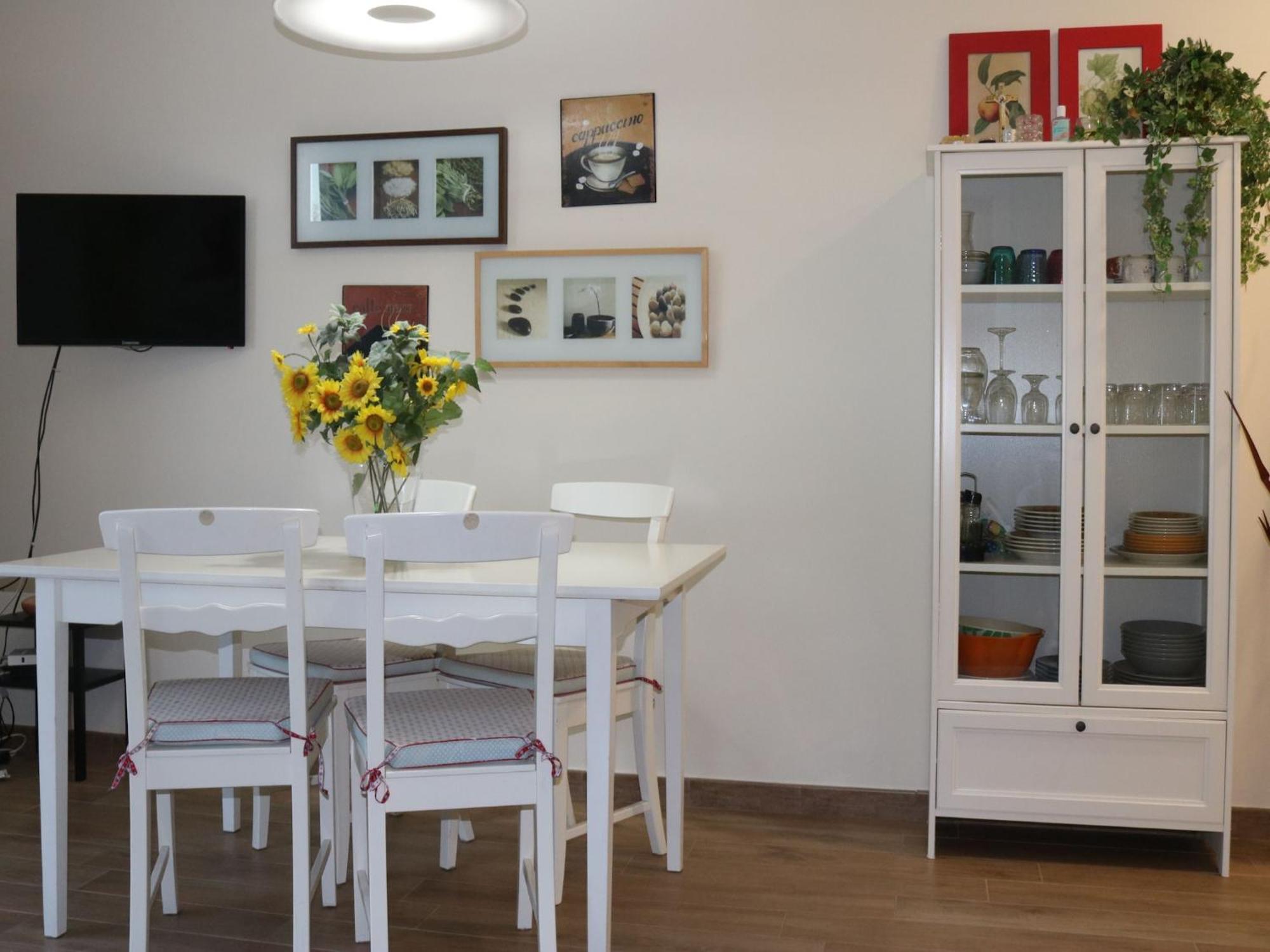 Enticing Holiday Home In Lazise With Swimming Pool Eksteriør billede