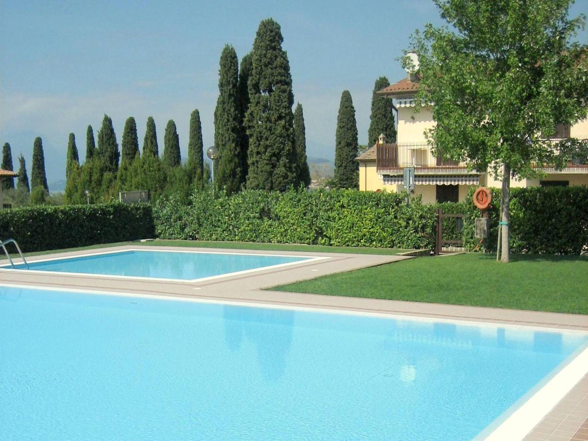 Enticing Holiday Home In Lazise With Swimming Pool Eksteriør billede