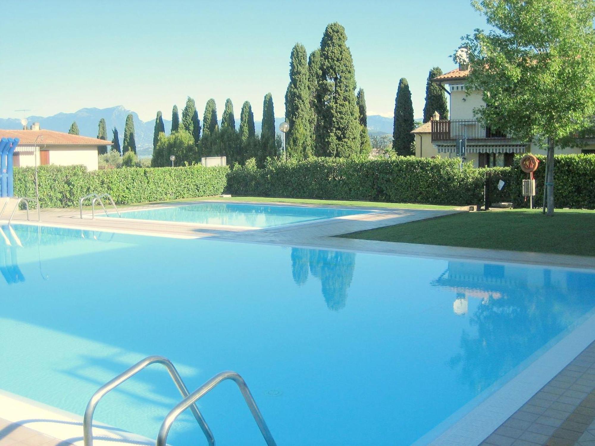 Enticing Holiday Home In Lazise With Swimming Pool Eksteriør billede
