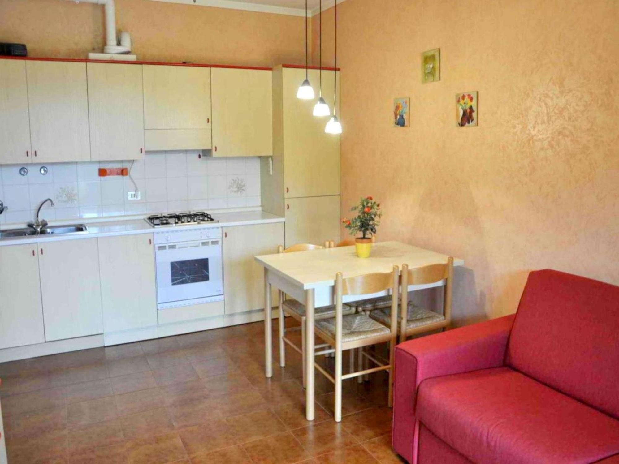 Enticing Holiday Home In Lazise With Swimming Pool Eksteriør billede