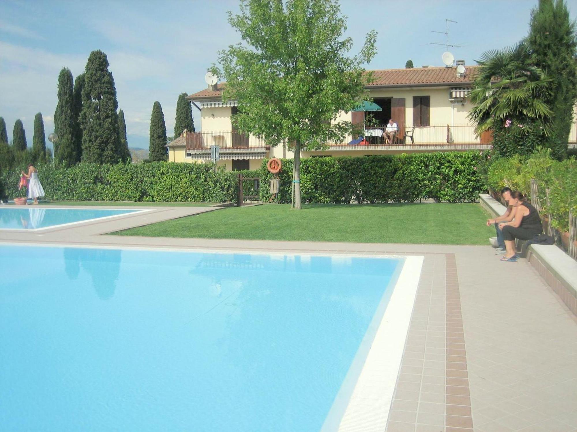Enticing Holiday Home In Lazise With Swimming Pool Eksteriør billede