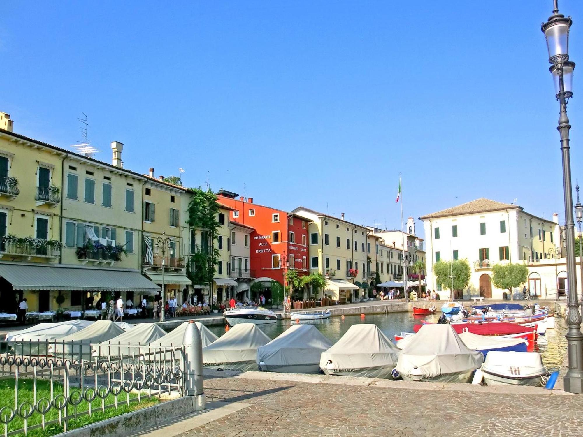 Enticing Holiday Home In Lazise With Swimming Pool Eksteriør billede