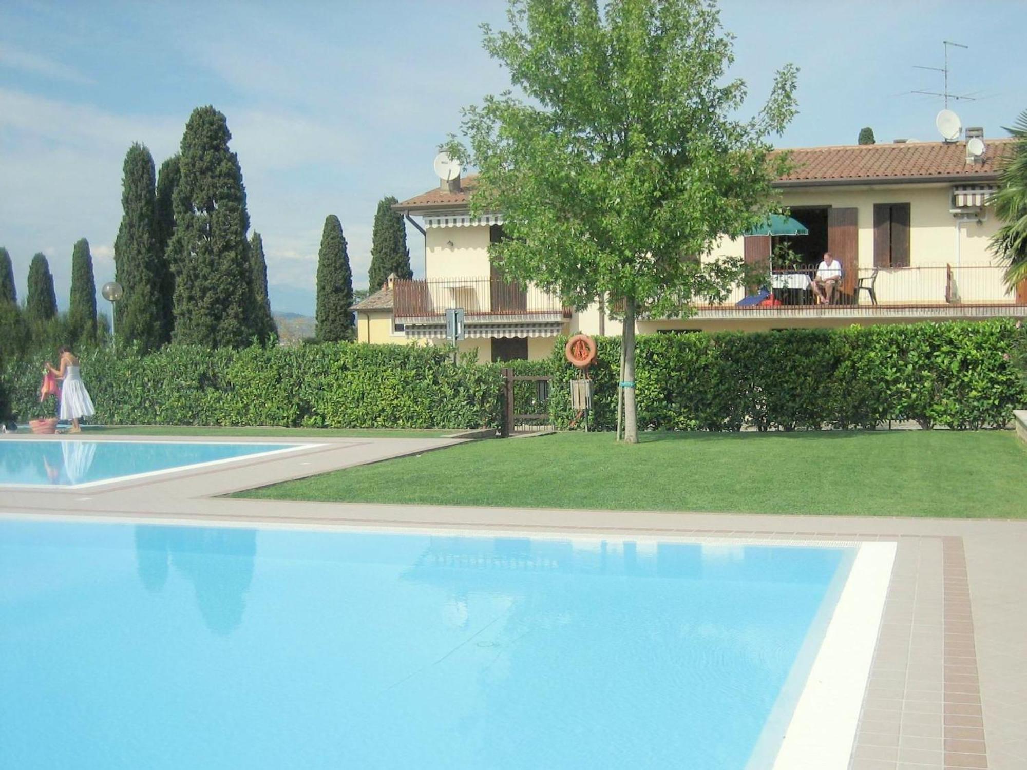 Enticing Holiday Home In Lazise With Swimming Pool Eksteriør billede