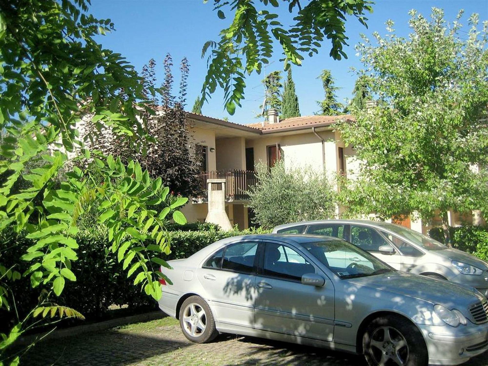 Enticing Holiday Home In Lazise With Swimming Pool Eksteriør billede