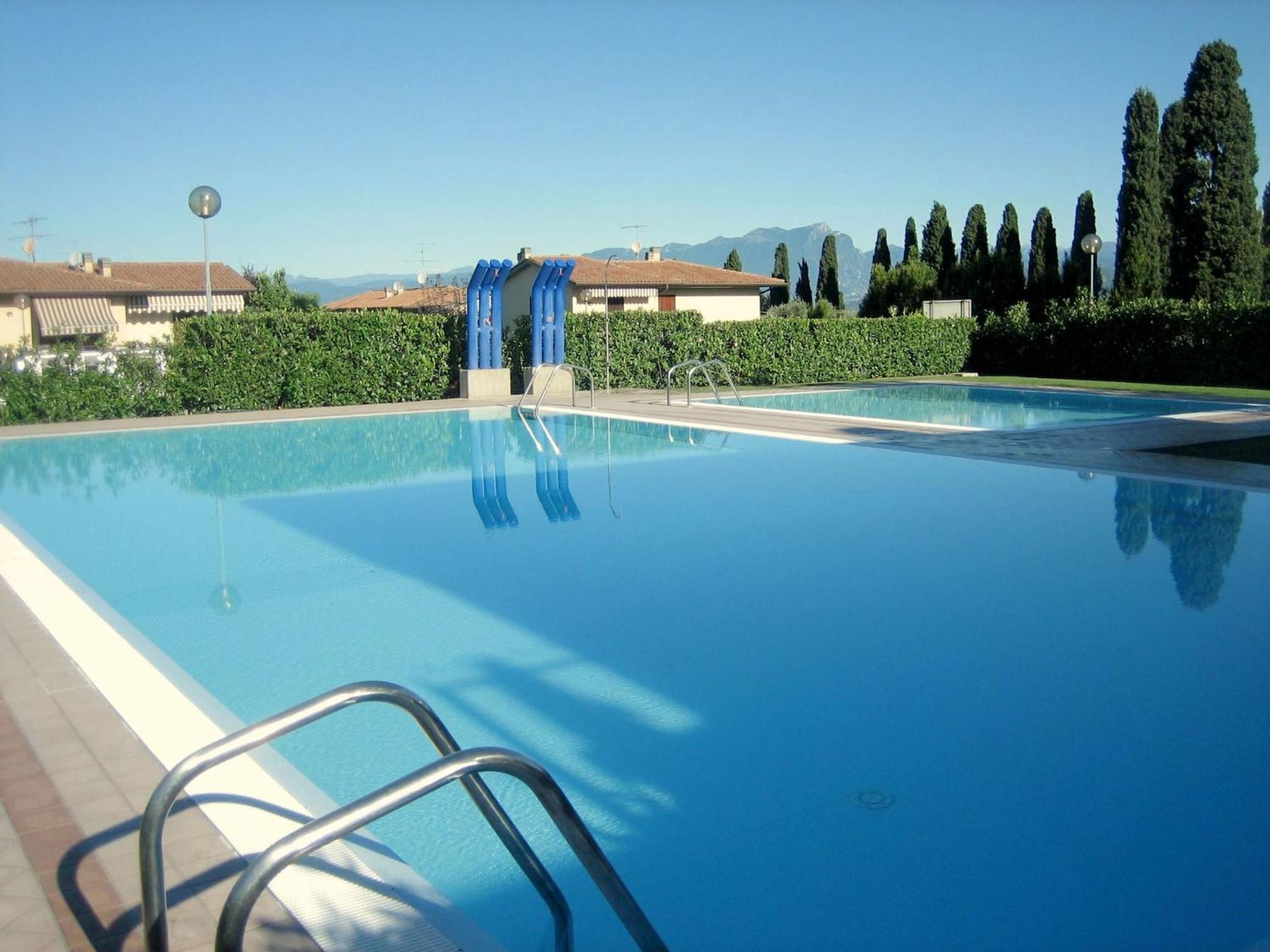 Enticing Holiday Home In Lazise With Swimming Pool Eksteriør billede