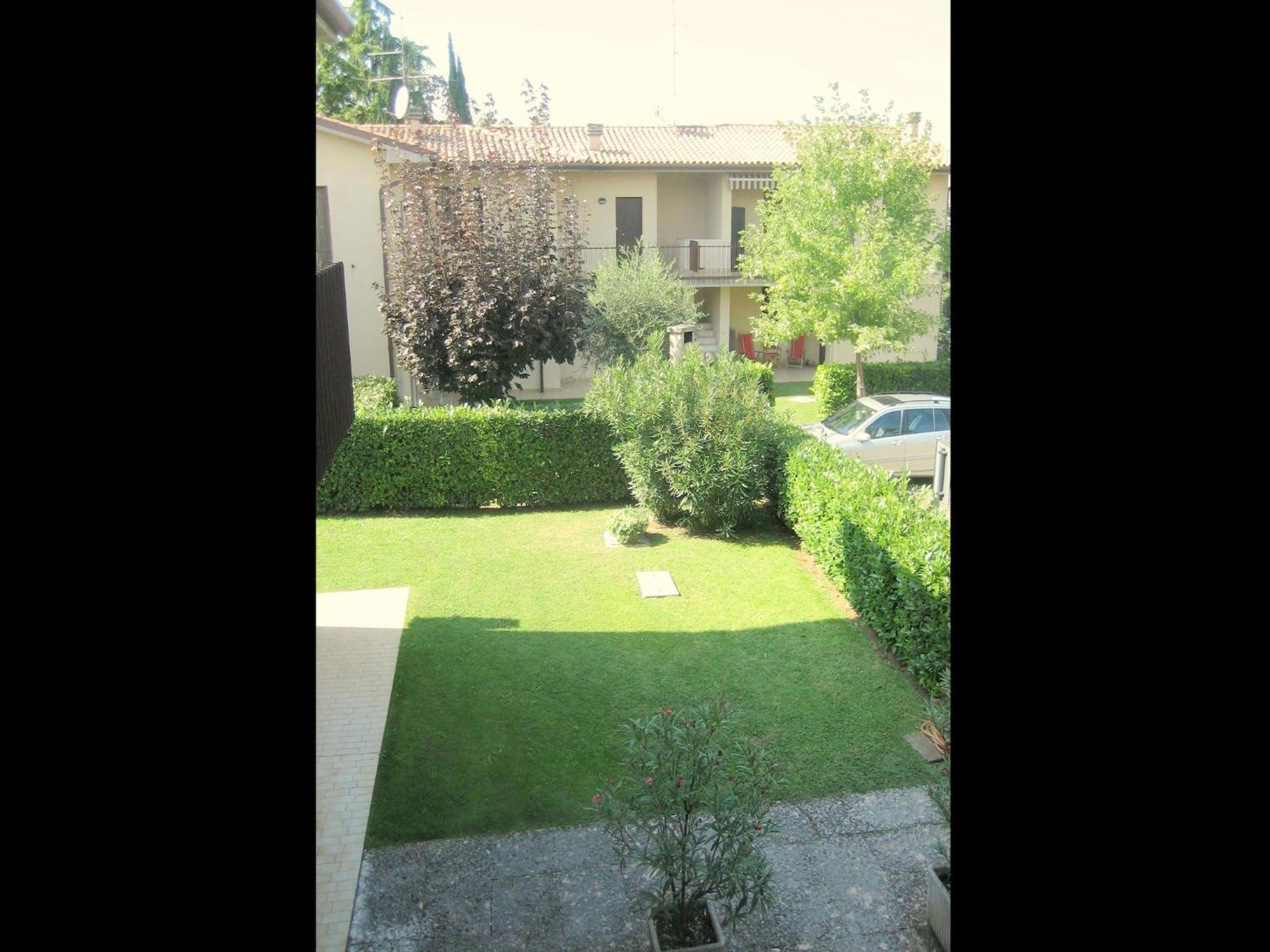 Enticing Holiday Home In Lazise With Swimming Pool Eksteriør billede