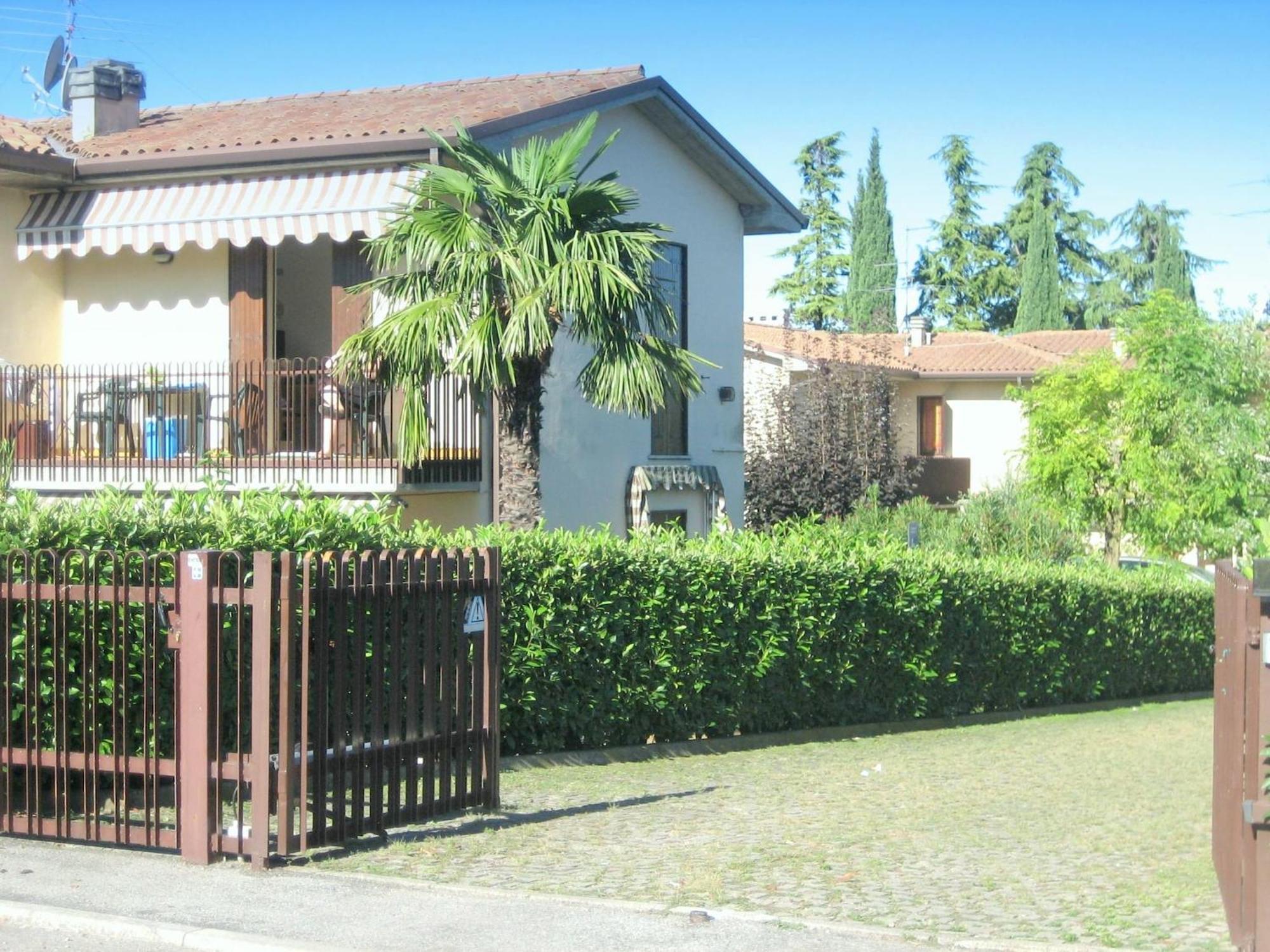 Enticing Holiday Home In Lazise With Swimming Pool Eksteriør billede