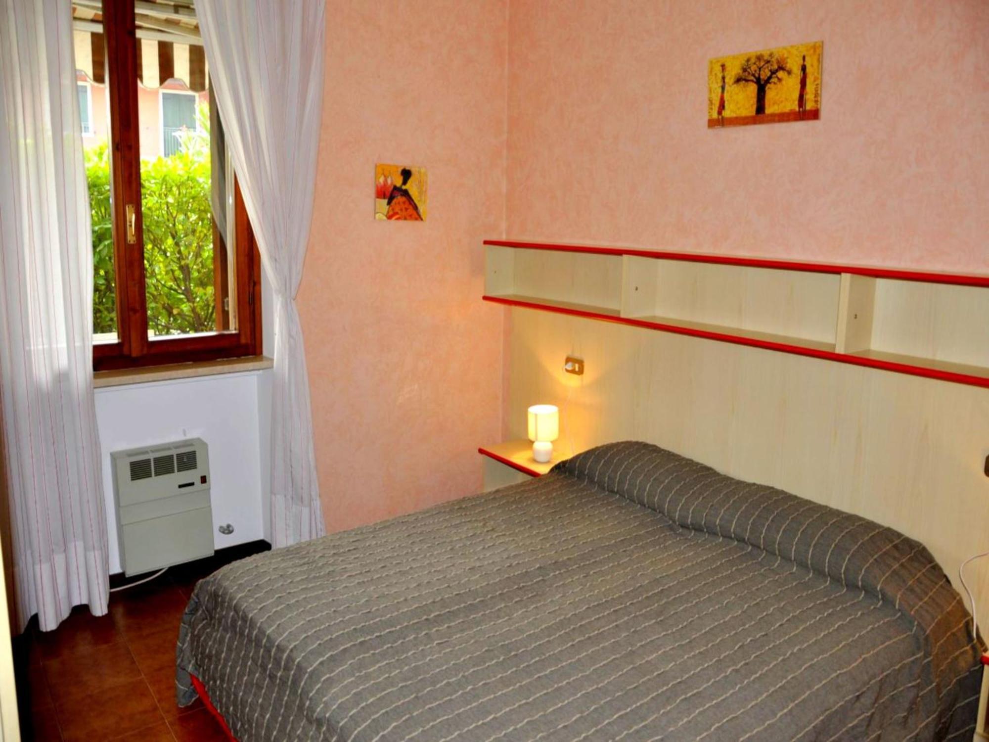 Enticing Holiday Home In Lazise With Swimming Pool Eksteriør billede