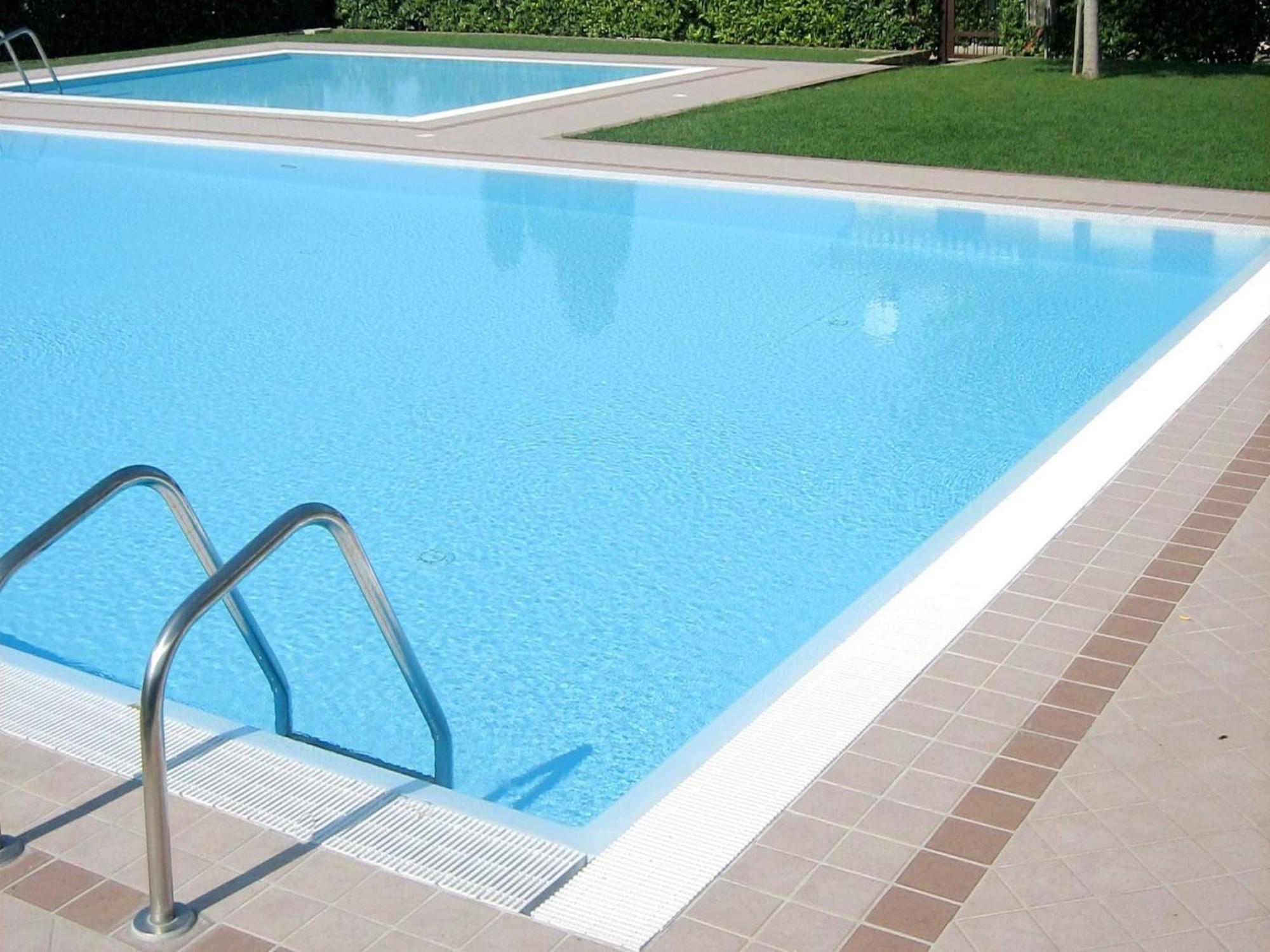 Enticing Holiday Home In Lazise With Swimming Pool Eksteriør billede